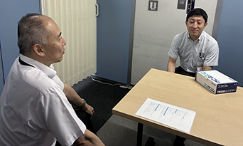 インタビューに答える山本さんと古田さん